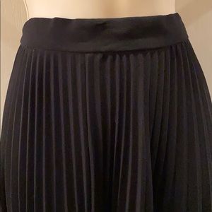 Black pleated skirt
